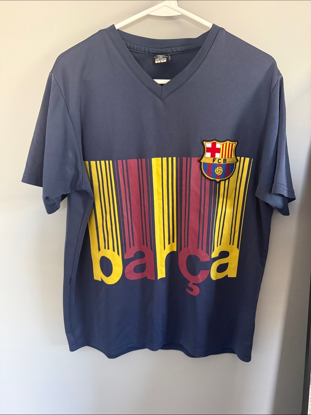 Men's Navy Barça Graphic V-Neck Tee - Club Crest Detail